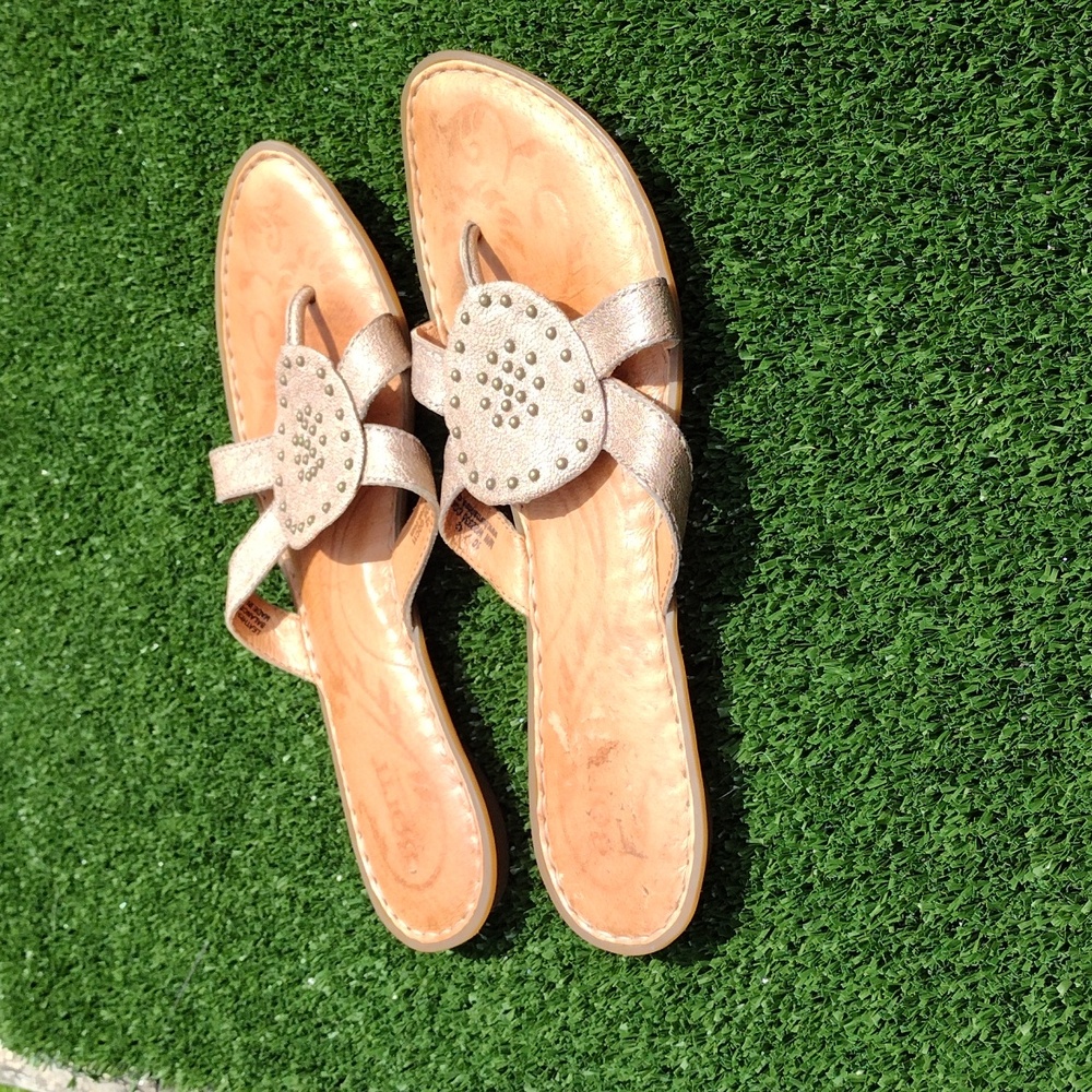 Born Concept Women's Audra Brown Leather Medallion Thong Sandal Size 10 - Picture 2 of 7